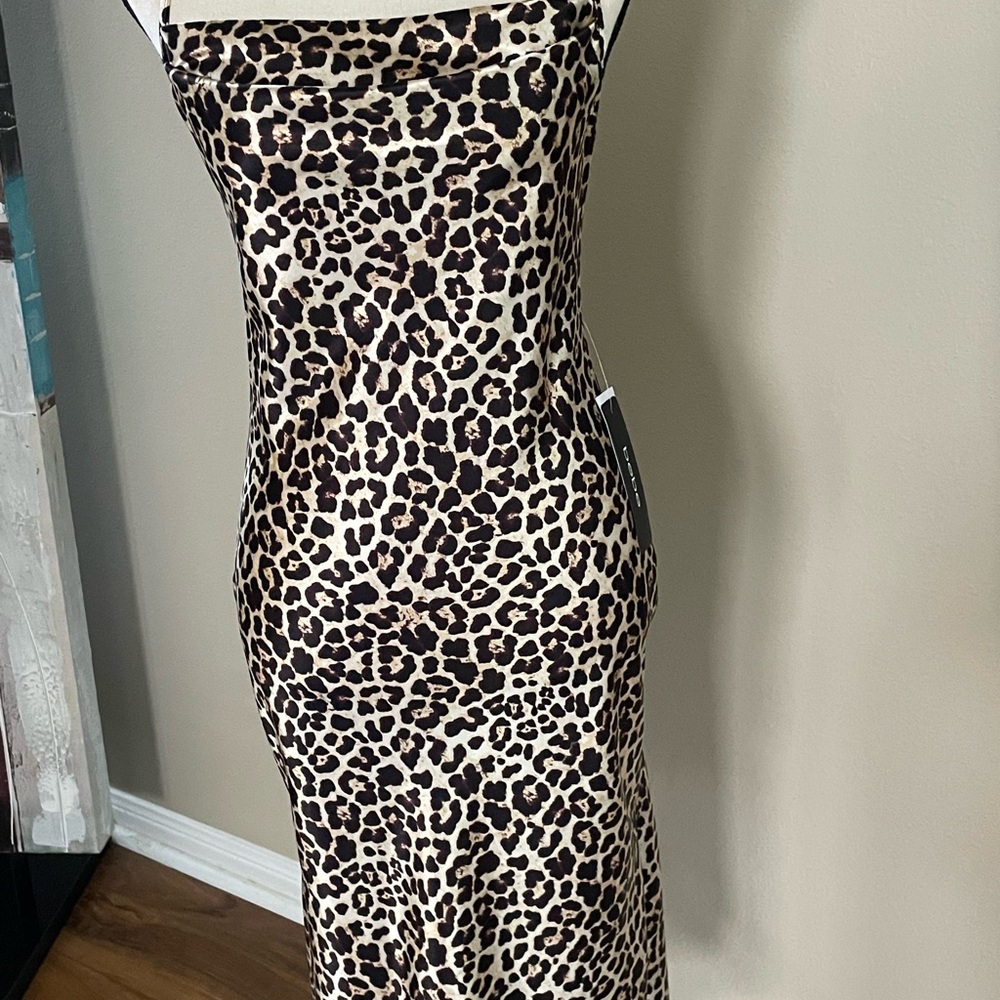 Bebe Leopard print Pull over your head. Thin shoulder straps for a secured fit.